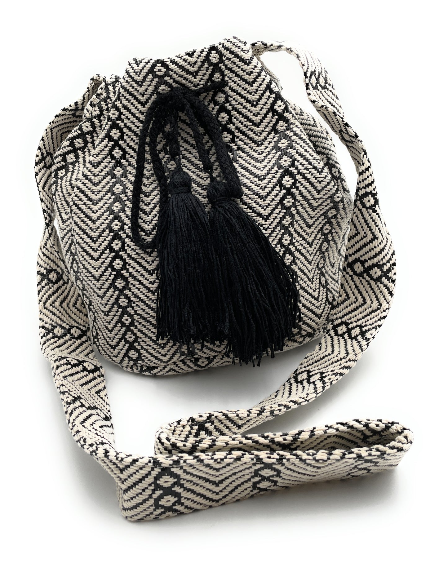 Geometric pattern bucket bag w/ Tassel